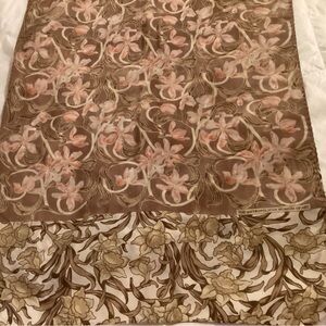 The Metropolitan Museum of Art 
Oblong Silk Scarf